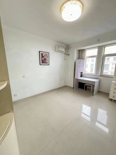 翠湖天地,7層洋房,包車位儲藏室,電梯5樓,北辛學區,三室兩廳兩衛,明廚明衛,兩室一廳朝陽,精裝修, 滕州二手房出售