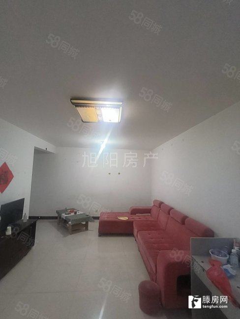 城北 陽光國際電梯8層兩室兩廳一衛(wèi)105平精裝90萬證滿五年帶儲藏室 有鑰匙,看房方便 滕州二手房出售