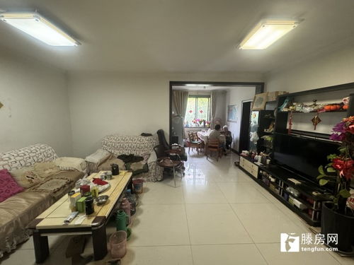 濱江國際2期,多層一樓,送地上車庫,三室兩廳,目前本小區(qū)性價(jià)比最高的一套,房東馬上搬家,收拾完更有看 滕州二手房出售