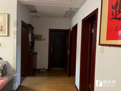 濱江2期,龍泉學(xué)區(qū),多層1樓,送地上車庫,儲藏室,精裝修三室兩廳兩衛(wèi),證滿兩年,客廳朝北,小區(qū)環(huán)境好 滕州二手房出售